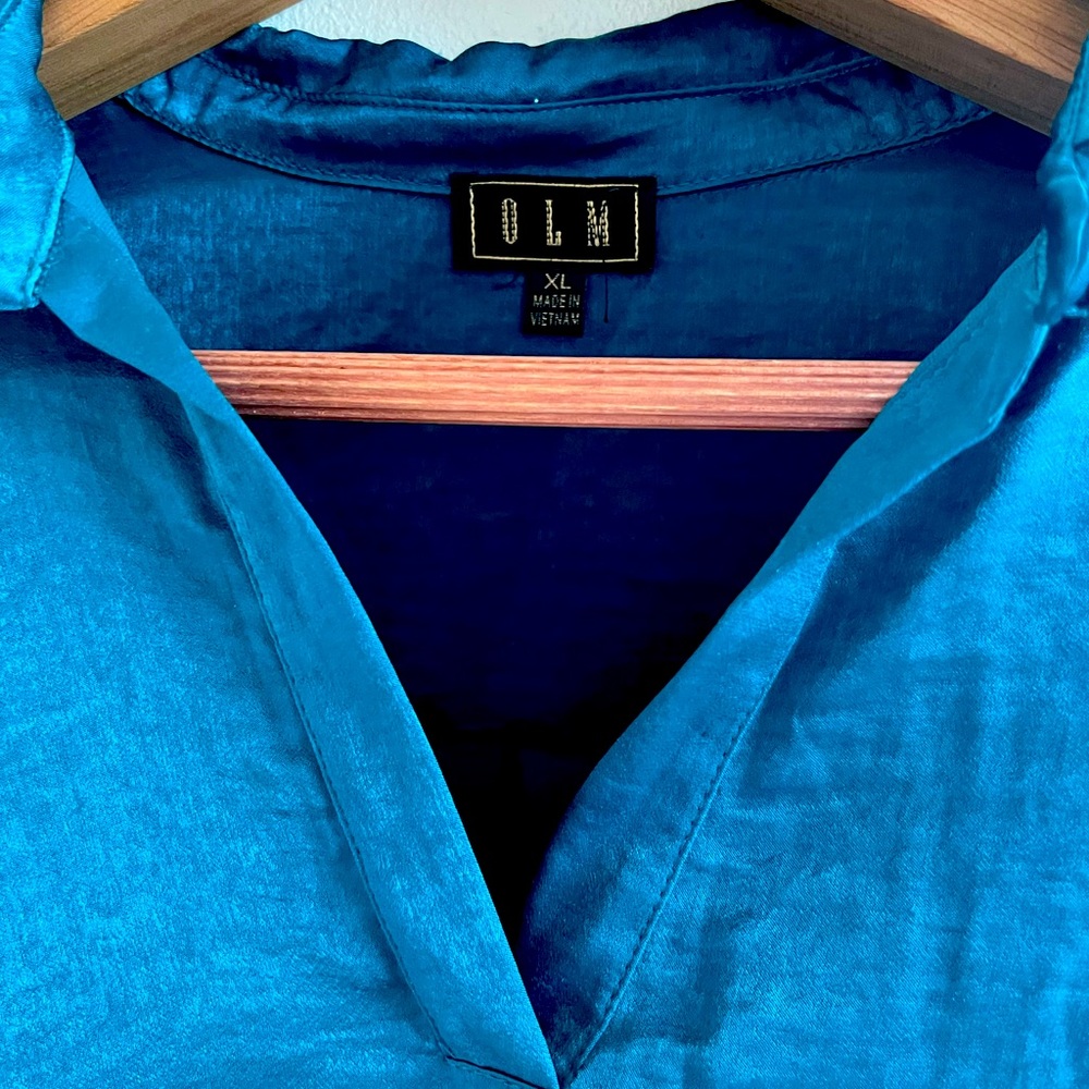 NWT pretty satin turquoise tunic top